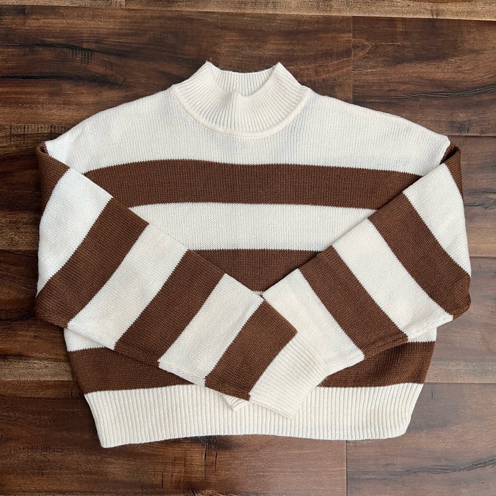 H&M Divided Stripped Brown & White Cropped Top Sweater